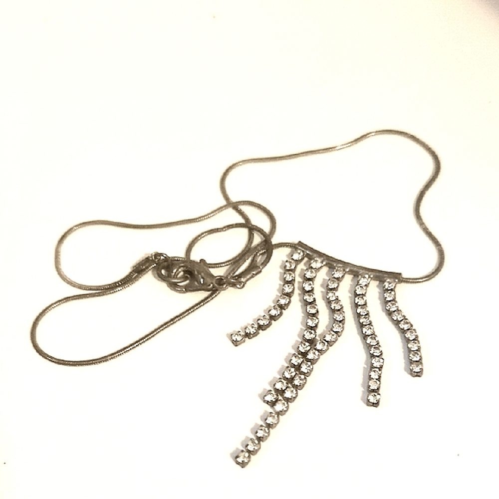 Elegant Silver 50s Necklace with Rhinestone Fringe